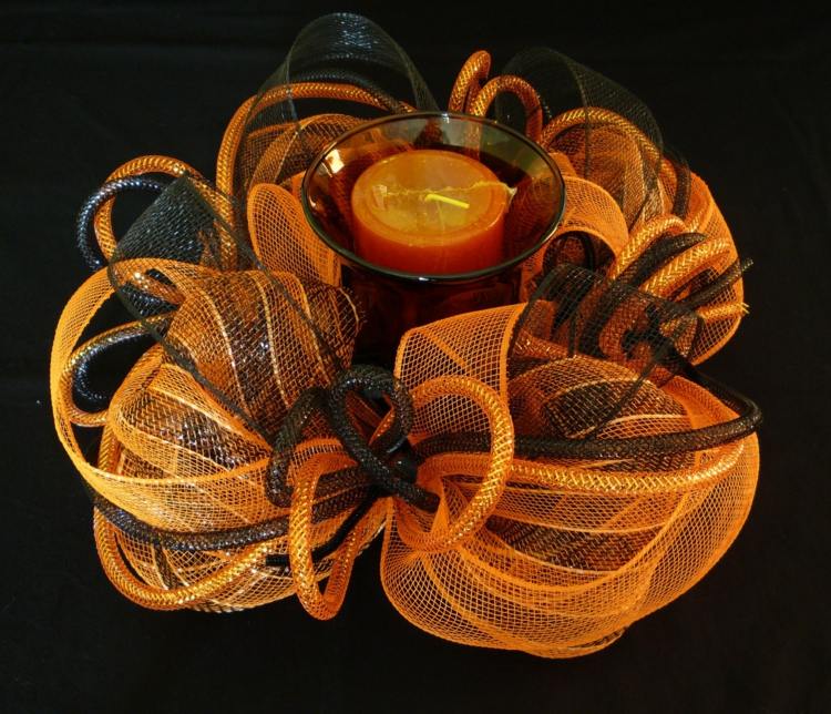 Pekné halloweenske párty dekorácie vyrobené zo sviečky a mašličiek dekorácie na stôl halloween party sviečky dekorácie stuhy slučky