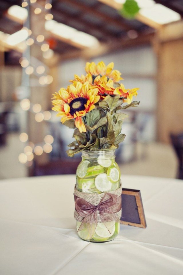 nápady na výzdobu svadobného stolu slnečnice z limetkového džemu svadobny-stolny-vyzdoba-napady-limetkovo-dzemovo-jarkove-slnecnice