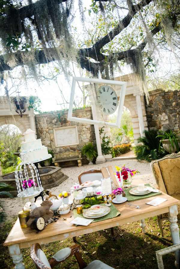 dekorácie stolu svadobné nápady záhradné alice v krajine zázrakov motto stolová výzdoba-svadobné-nápady-záhrada-alica-v-krajine zázrakov-motto