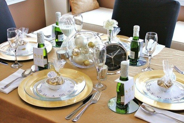 Guľôčkový zlatý strieborný tanier vzorkový stôl