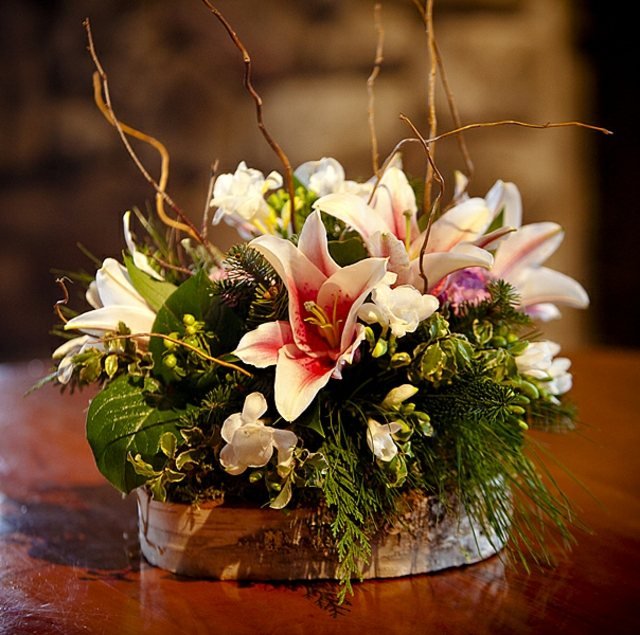 Orchidey kosatec biele kvety cyprusové vetvy rustikálne biele kvety cyprusové vetvy robia rustikálne kvetinové úpravy sami