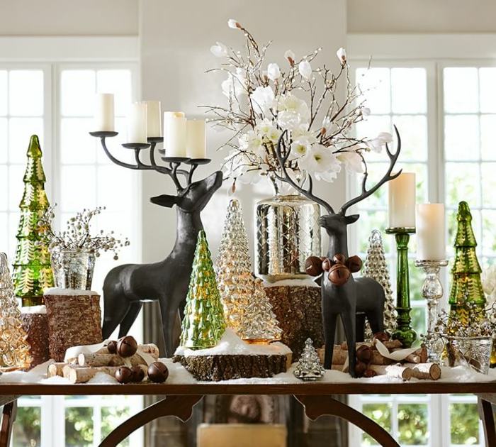 Vianočný dekoračný stôl sviatočný svietnik so sobmi