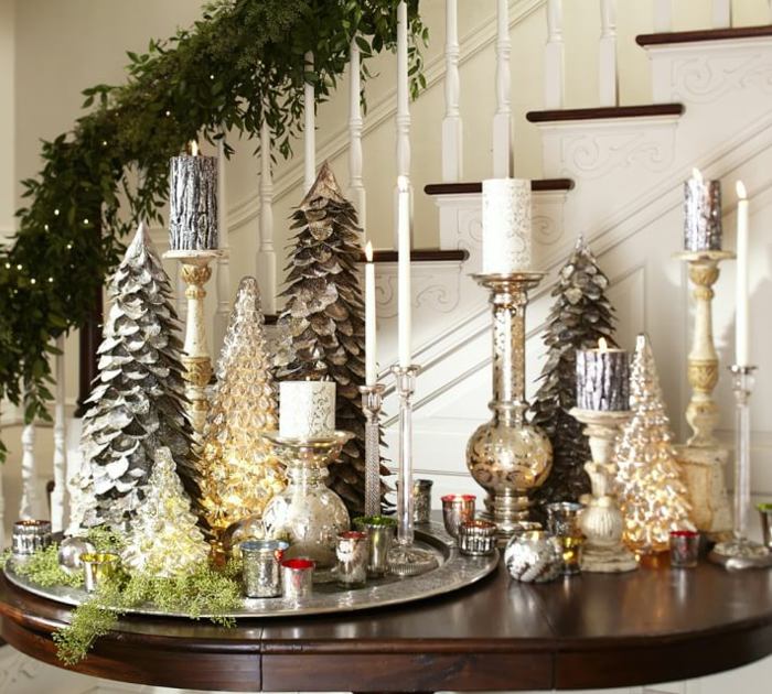 Nápady na dekoráciu stola, strieborný zlatý svietnik vysoký