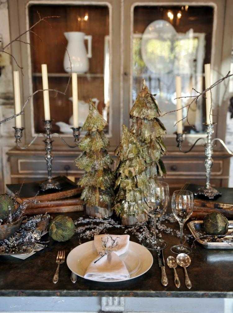 krásne vintage vianočné dekorácie na stôl so striebornými príbormi dekorácia stola-vianoce-striebro-zlato-vinobranie-príbor-šik