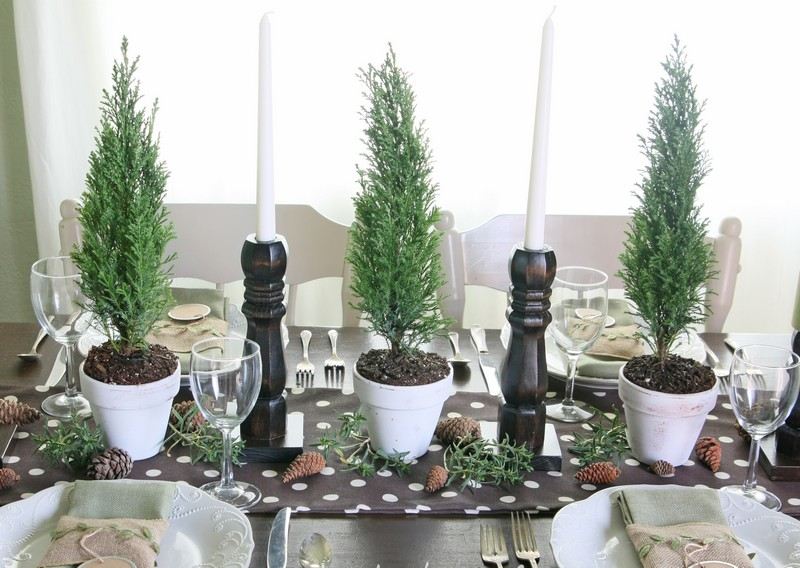 Vytvorte stromy v kvetináči a držiaky na sviečky z otočených nôh stola Stolná dekorácia-vianočný-svietnik-nohy stola-sústružené