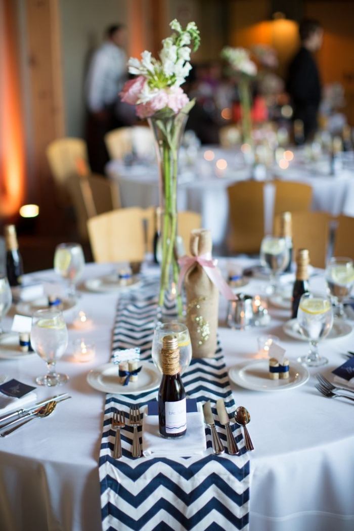 stolová dekorácia-svadba-okrúhle-stoly-stôl-bežec-cik-cak-vzor