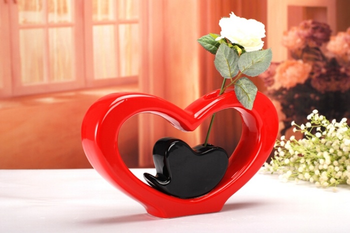 Keramická váza v tvare srdca-skvelá dekorácia a tip na darček na Valentína keramická váza-tvar srdca-dekorácia-na-jedálenský-stôl-valentínsky-darček