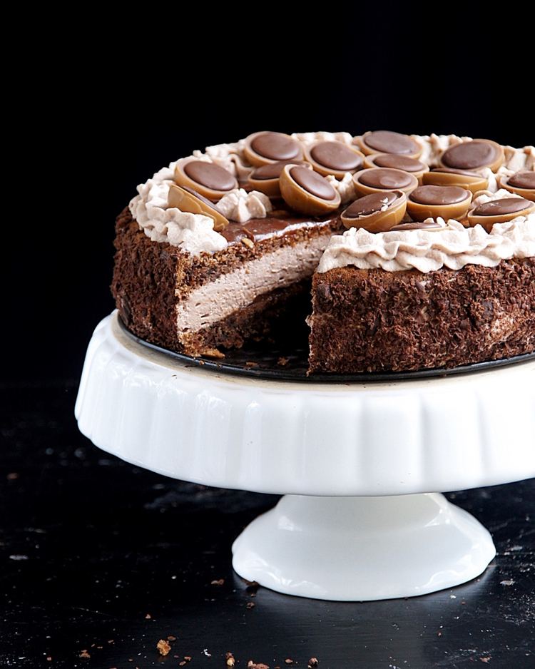 Upečte koláč Toffifee s maslovou náplňou