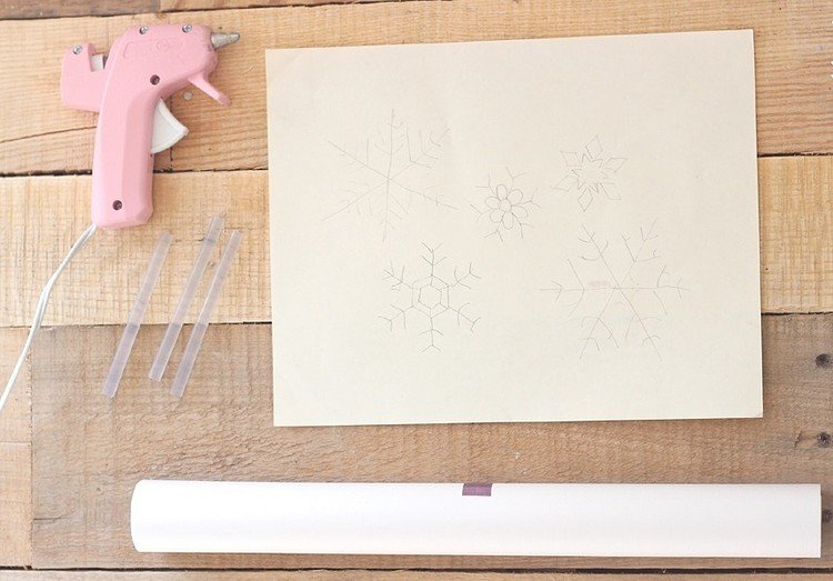 Skvelé nápady pre remeslá horúca lepiaca pištoľ-vianočný drotár-snehová vločka-papier