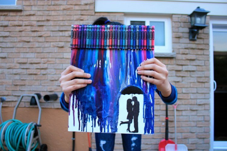 obrázok s voskovými pastelkami sušič vlasov taviaci sa pár dáždnikov