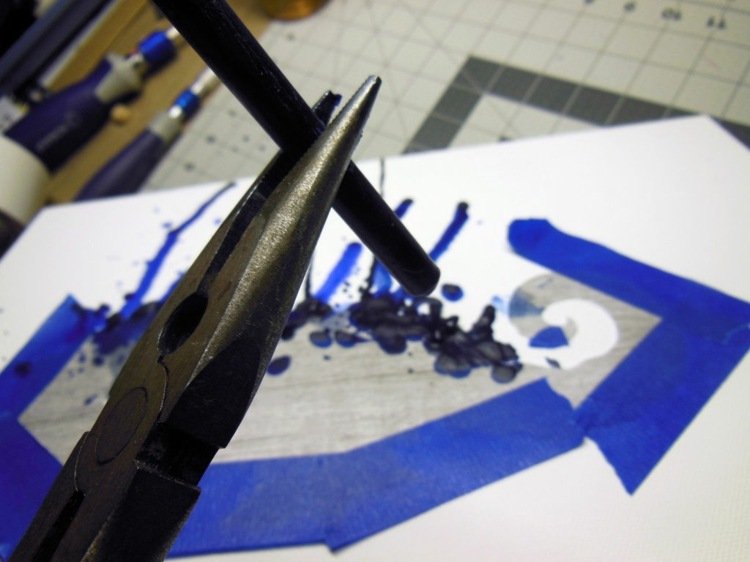 obrázok s voskovými pastelkami roztaví lepidlo na fén