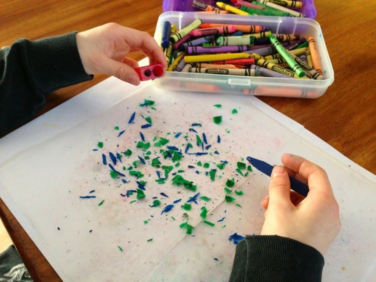 voskové pastelky obrázky nápady srdce pastelka