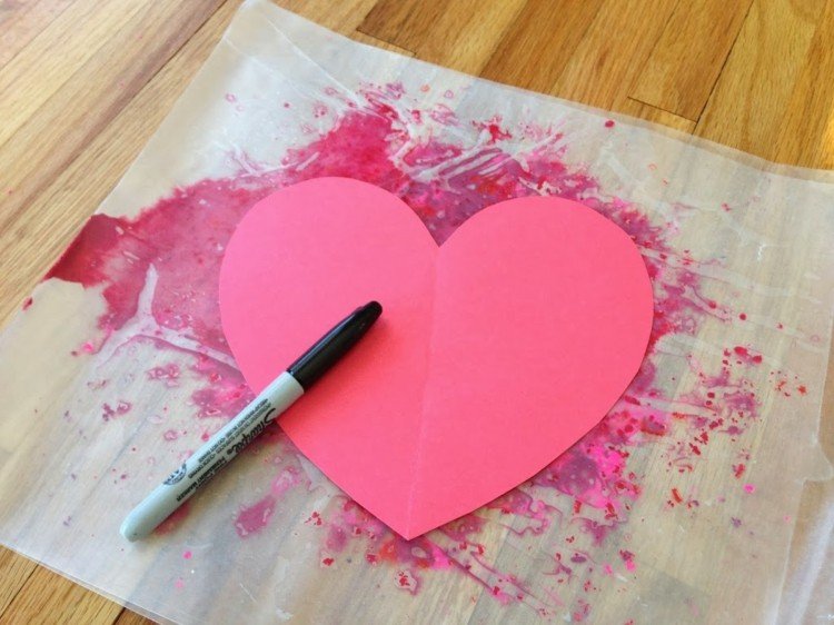 voskové pastelky roztopia srdce ozdobia žehličkou