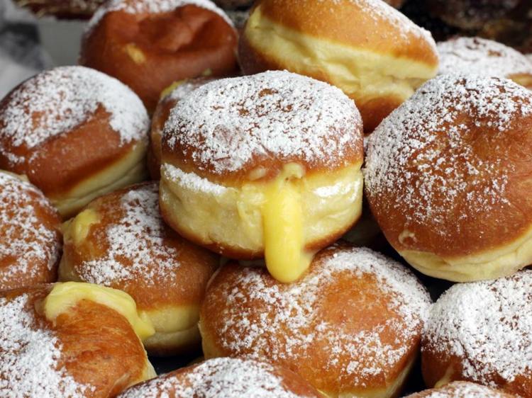 Na karneval naplňte šišky džemom alebo pudingom fašiangové recepty fašiangový donut-puding-vanilkový-práškový cukor