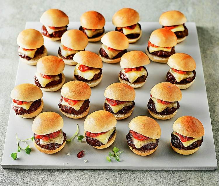 Fašiangové recepty na výdatné občerstvenie - pripravte si mini hamburgery karneval-recepty-výdatné-mini-burger-boulette-zelenina