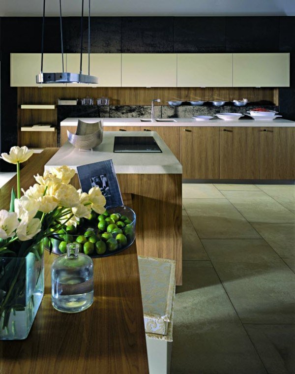 tmavosivé steny-hnedá drevená kuchyňa tmavosivá-steny-hnedo-drevená kuchyňa