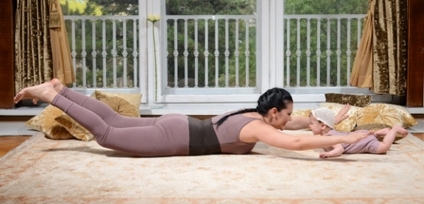 cvičenia jogy s malým pokladom sú zábavné a efektívne