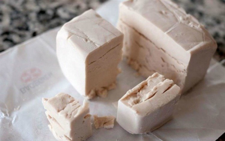 alternatívne metódy hnojenia paradajok kvasinkami a cukrom