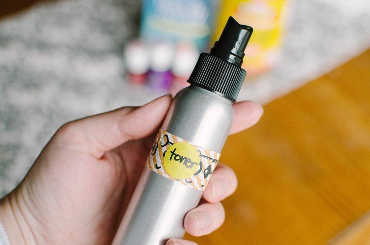 Tonerová aplikácia starostlivosti o tvár Tonerová tvár na to, čo použiť