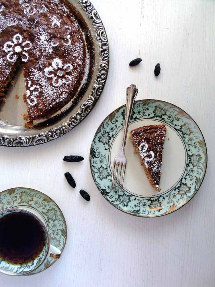 koláč-mandľová-tonka-fazuľová-šálka kávy