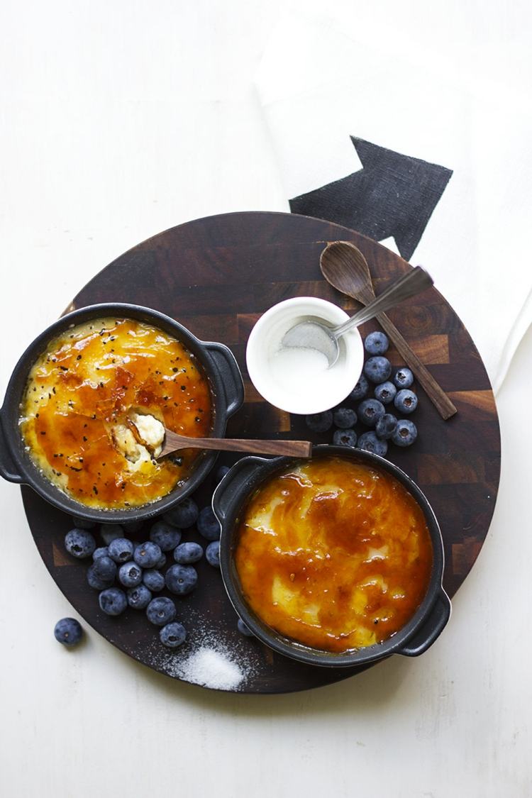 čučoriedkový-krém-brulee-tonka-fazuľa-recept