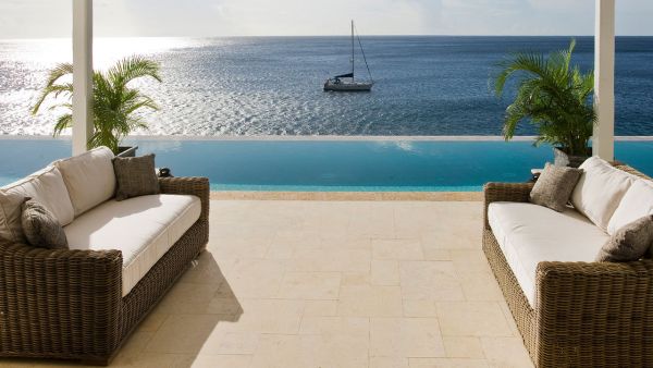 Hotel Infinity Pool-Svätá Lucia-USA-Pohovka, sedacia súprava-Ratan Nekonečný bazén vonkajší bazén Hotel-St Lucia Bay s výhľadom na terasu-sedačka-ratan