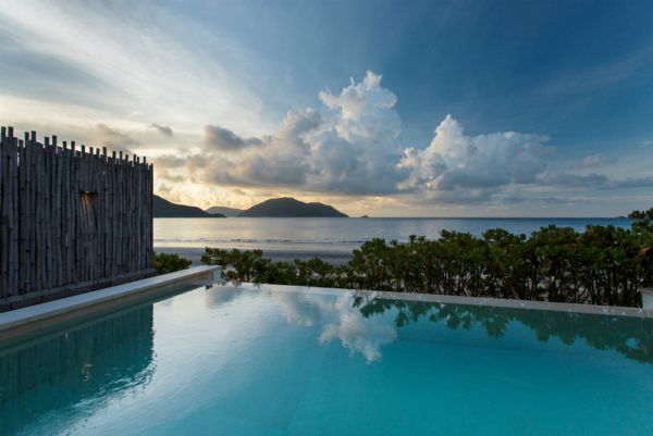 Západ slnka krásny Vietnam-luxusný rezort-Six Senses-Con Dao-bazénový komplex Sunset Infinity Hotel Pools Design Krásny vietnamský luxusný rezort-Six Senses-Con Dao