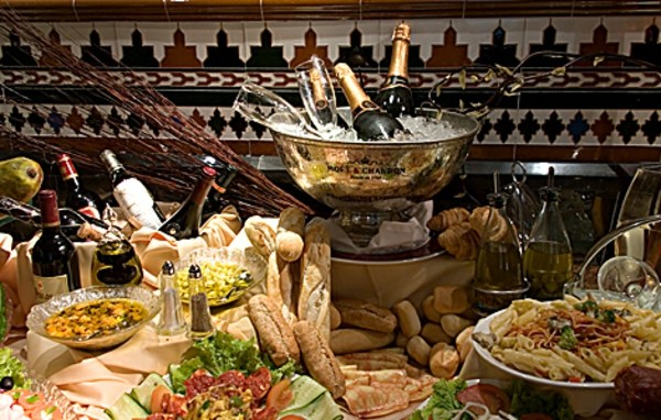 slávnostné jedlo novoročná párty