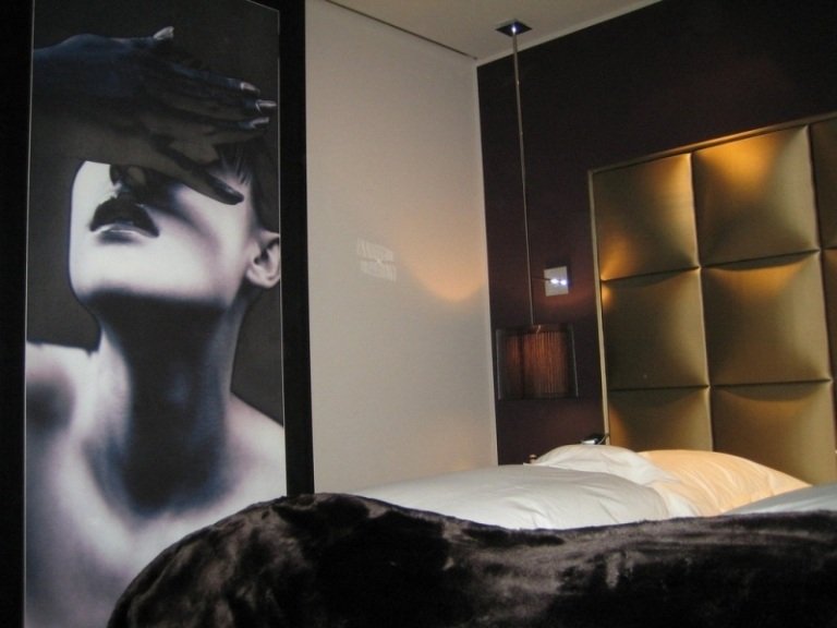 design-hotels-Germany-roomers-frankfurt-hotel-rooms-noble-dark-metalicke-farby