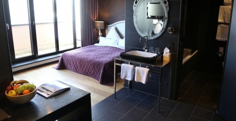 design-hotels-germany-la-maison-black-hotel room-bad