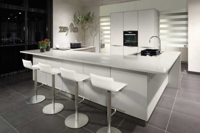 zeyko kuchyňa vysoký lesk biely bezúchytkový veľký pult