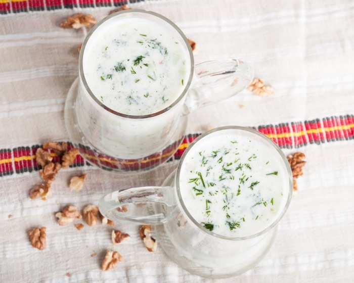 studené polievky na leto recepty-tarator-jogurt-polievka-uhorky