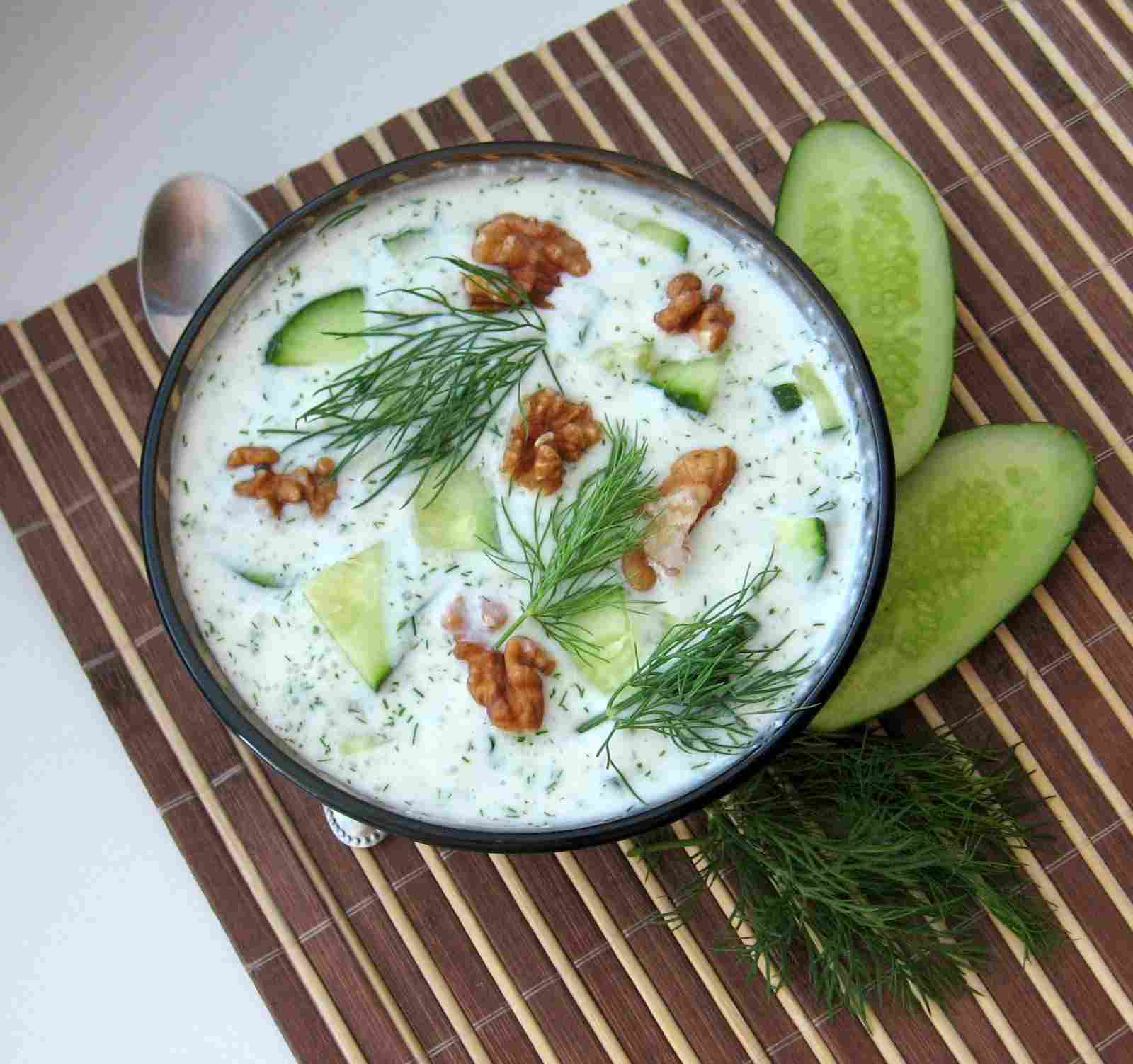 studené polievky na leto recepty-bulharský-tarator