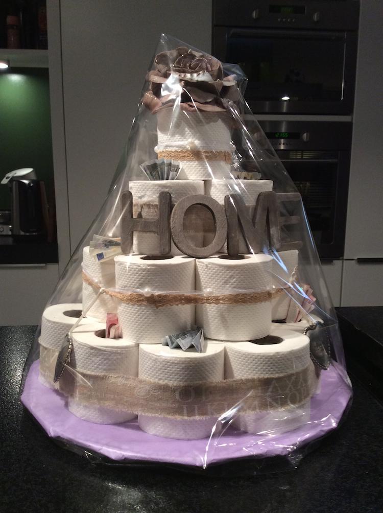 koláč-toaletný papier-urob si sám-domáca dekorácia-nápad na darček