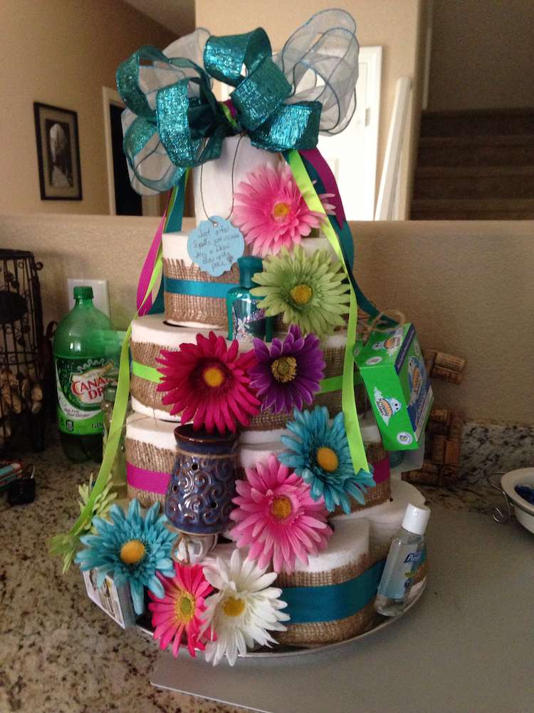 koláč-toaletný papier-urob si sám-kúpeľňové doplnky-kozmetika-narodeninová-torta