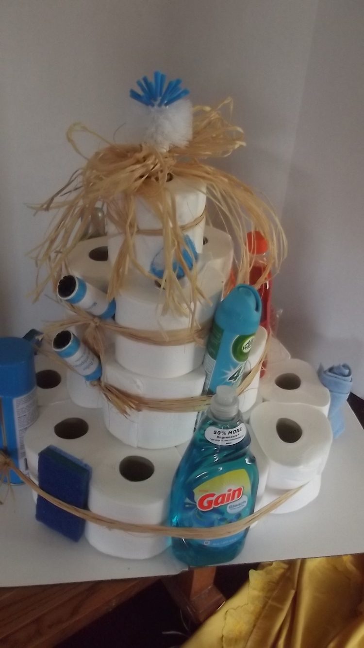 Dort-toaletný papier-urob si sám-kúpeľňové doplnky-čistiaci prostriedok-nápad na darček