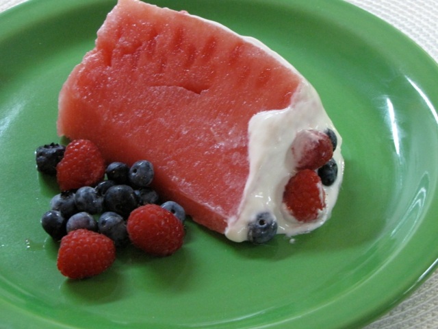 Vychutnajte si melónový koláč Pripravte si melón recept čučoriedky malinový krém