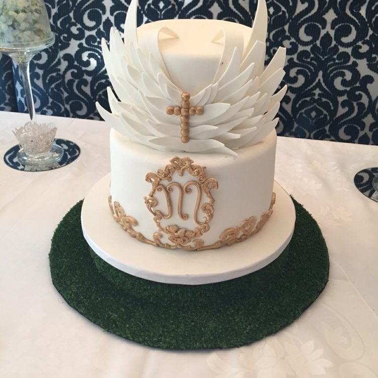 kríž-anjel-krídla-koláč-krst