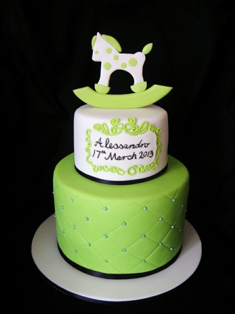 Fondantová dvojposchodová chlapčenská torta