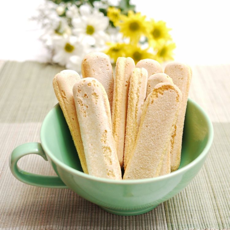 základ na tortu-urob si sám-špongiu-piškótu-bez-pečenia-zuat-sušienkový základ