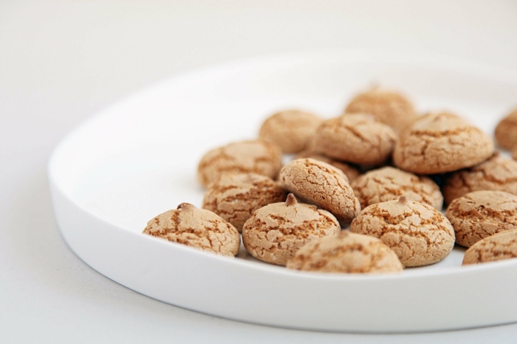 Koláčový základ-urobte si-amarettini-sušienky-bez-pečenia-ľahké