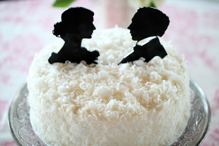 Nápady na dekoráciu torty svadobný pár vystrihnutý z papiera