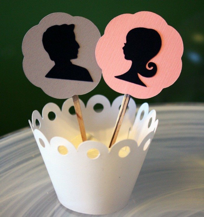 Svadobná svadobná hostina vystrihnutá ozdobným papierom