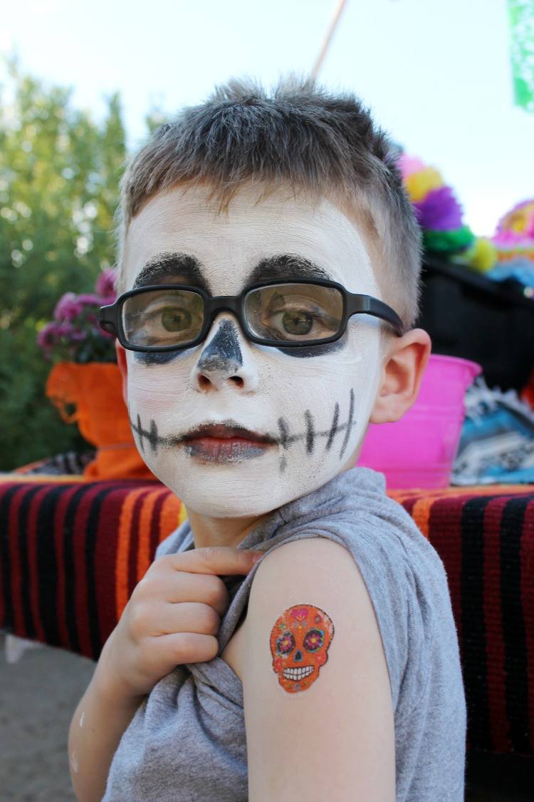 Nápady na líčenie lebky pre deti, chlapcov v materskej škole, kostra líčenia na tvári