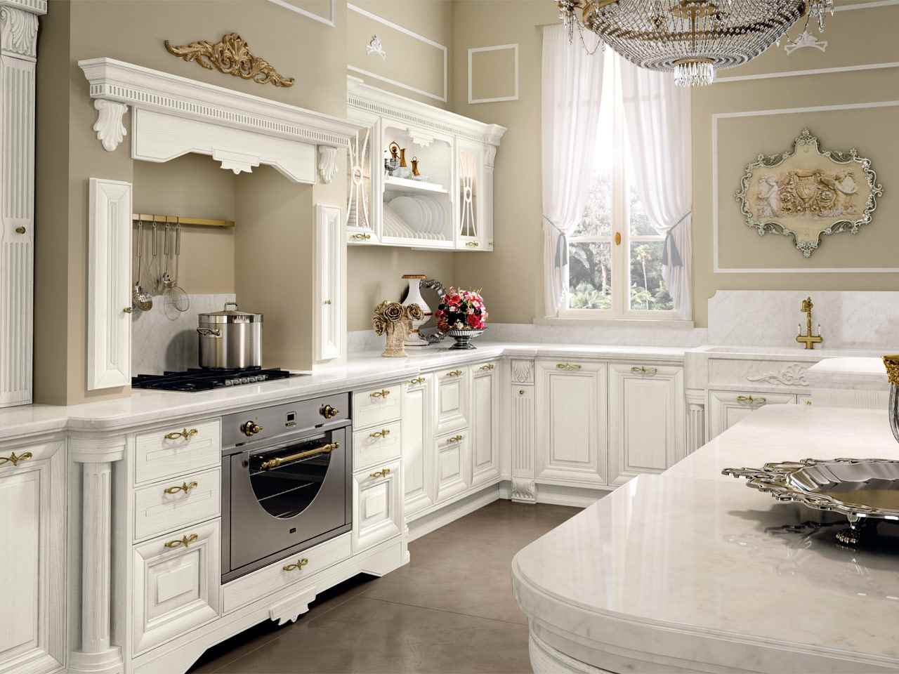Mramorová kuchyňa luxusný nábytok Taliansko-biele tradičné-zlaté úchytky-cucinelube Mramorová kuchynská linka luxusné pozlátené kľučky na dverách taliansko-biela tradičná-cucinelube