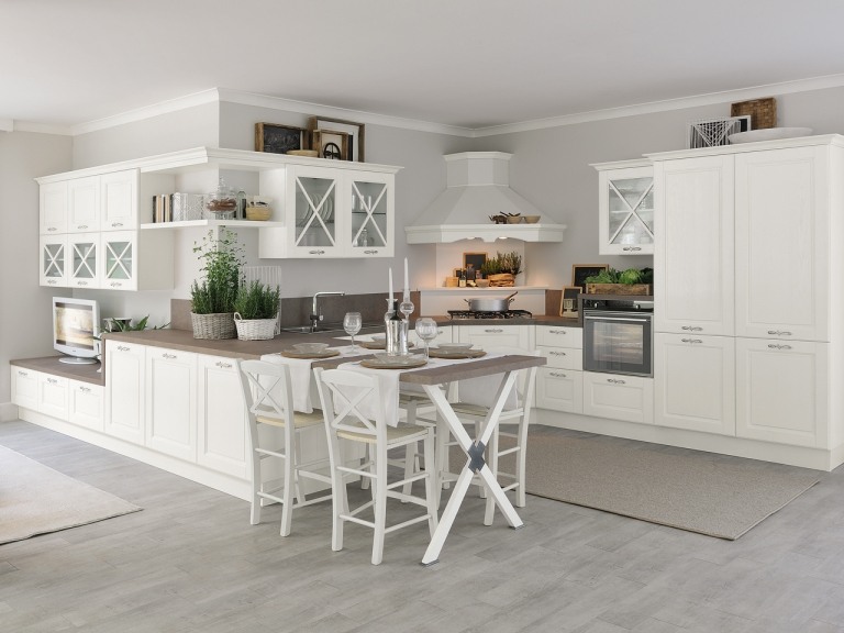 biela kuchyňa-obývacia izba-priestor na posedenie so stoličkami-nástenná jednotka pre televízory s plochou obrazovkou jedálenská kuchyňa, drevený nábytok, priestor na posedenie s ošarpanými stoličkami a televízorom s plochou obrazovkou