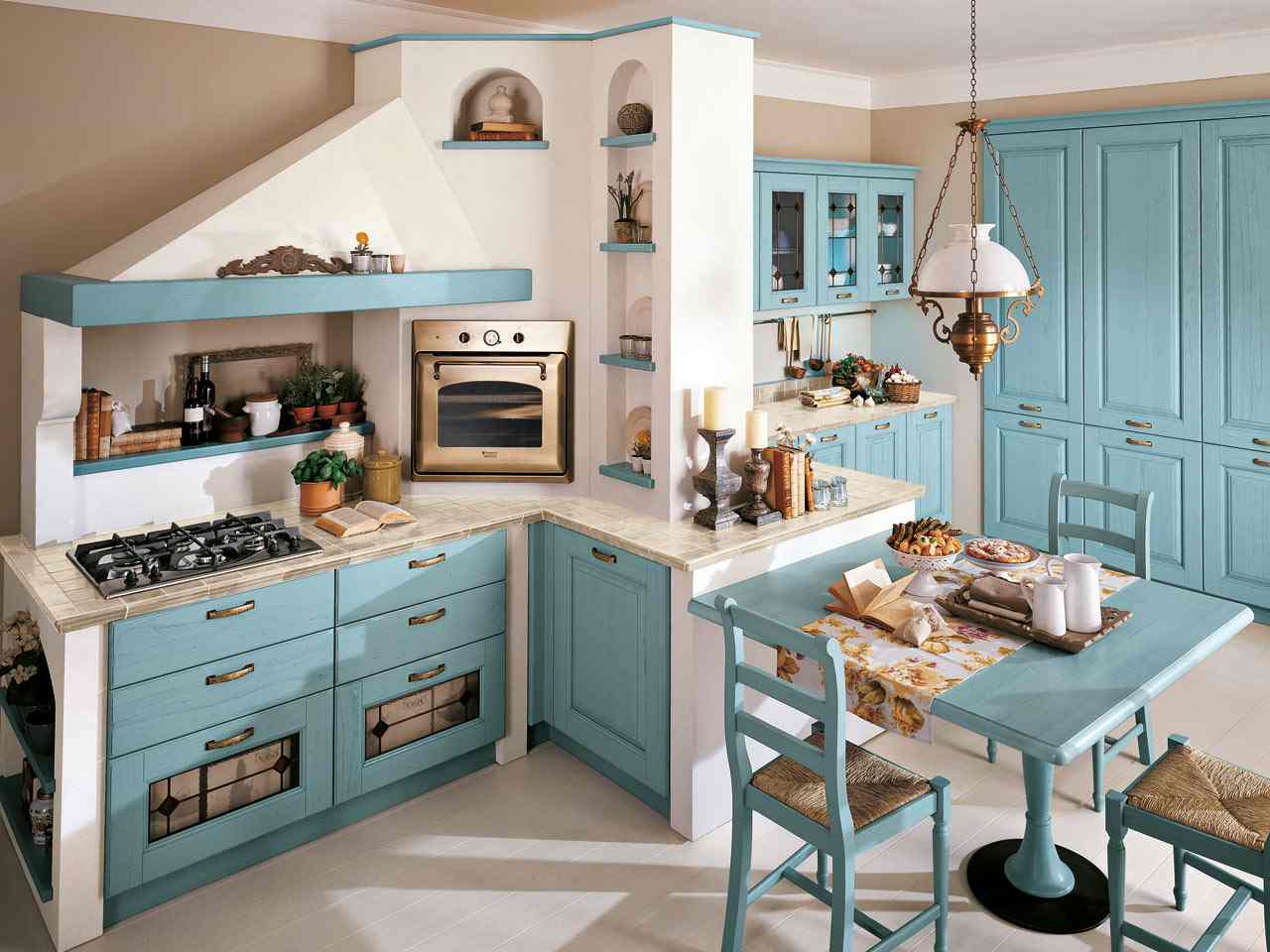veľké nápady na zariadenie kuchyne v štýle krajiny-modré dvere pultu-kovové závesné svetlo nápady na zariadenie kuchyne-vidieckeho štýlu-modrá skriňová zostava pracovné pulty kovové závesné svetlo
