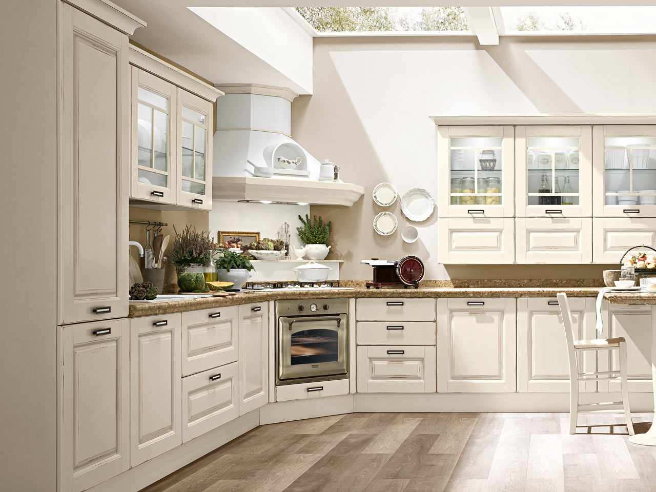 klasická rohová kuchyňa s nápadmi na zariadenie sklenenej strechy v štýle vidieckeho domu klasická rohová kuchyňa nápady na nábytok do svetlíka v štýle vidieckeho domu