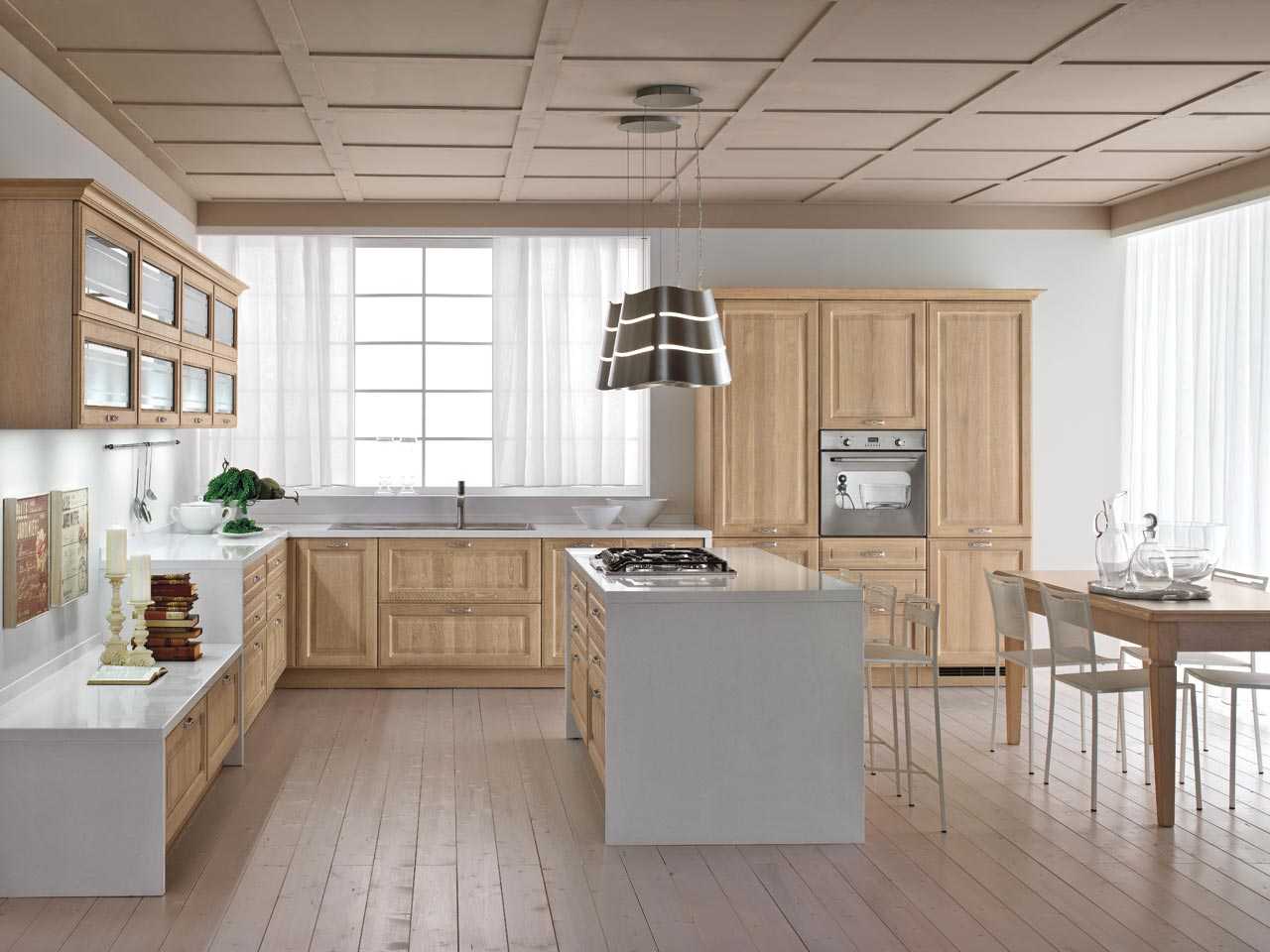 priestranná kuchyňa, útulný drevený nábytok, tradičný jedálenský kút priestranná kuchyňa s útulným tradičným jedálenským kútom z dreva