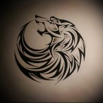 stammetatoveringsskitse af en ulende ulv